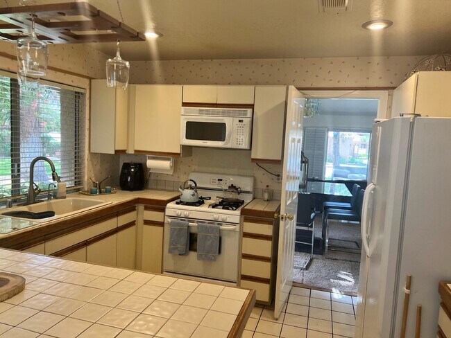 Building Photo - 7070 Big Springs Ct