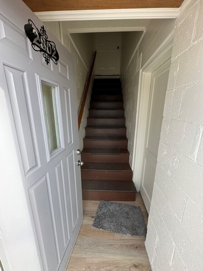 Building Photo - 2802 10th Ave