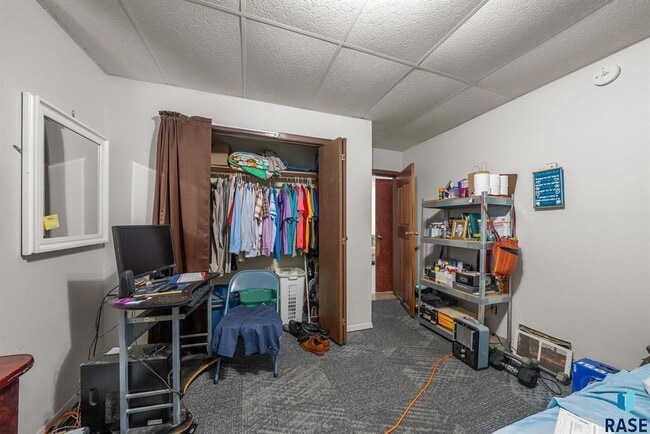 Building Photo - 902 W 8th St