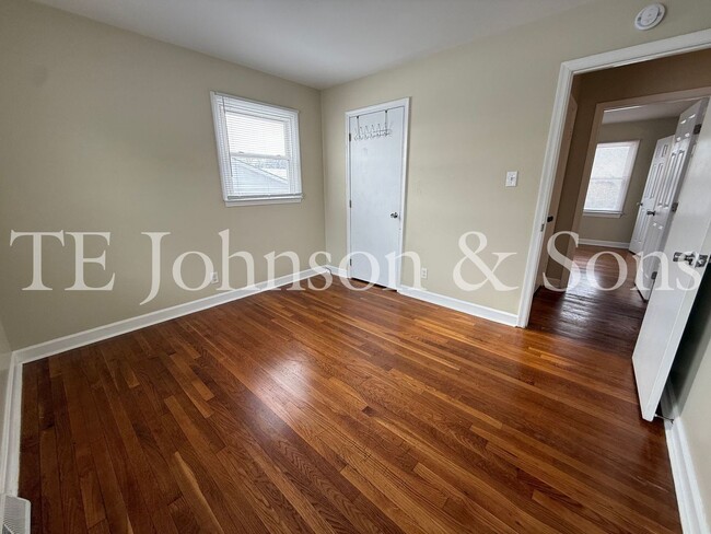 Building Photo - Charming 3 Bedroom Home with Hardwood Floors and Large Backyard in Winston-Salem