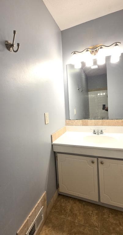 Building Photo - 220 Elizabeth St