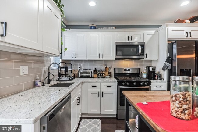 Building Photo - 5454 W Berks St