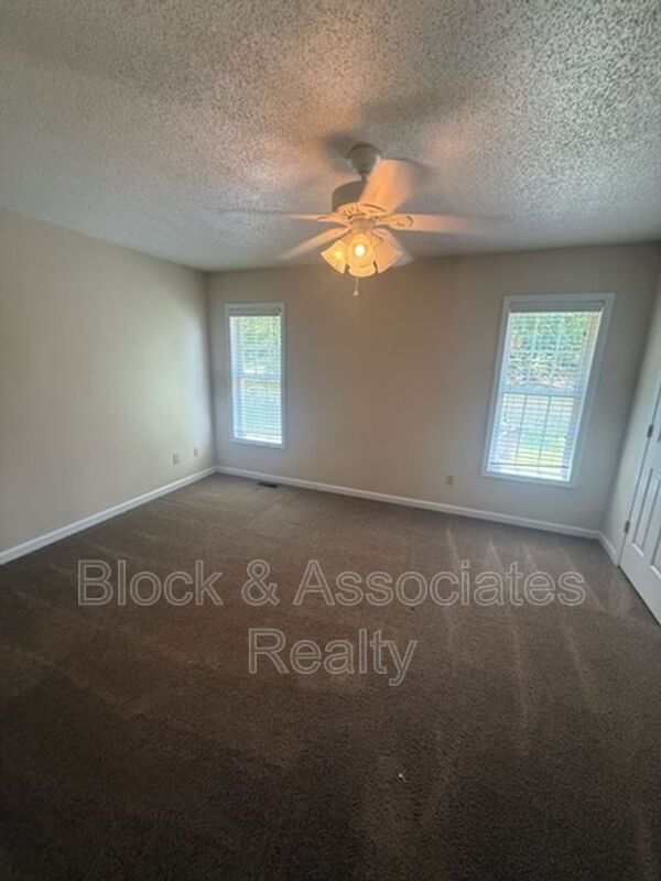 Building Photo - 1716 Sunny Ln