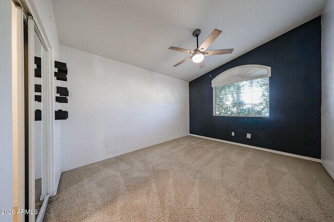 Building Photo - 5839 W Bloomfield Rd