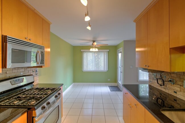 Building Photo - 741 Acorn Ct
