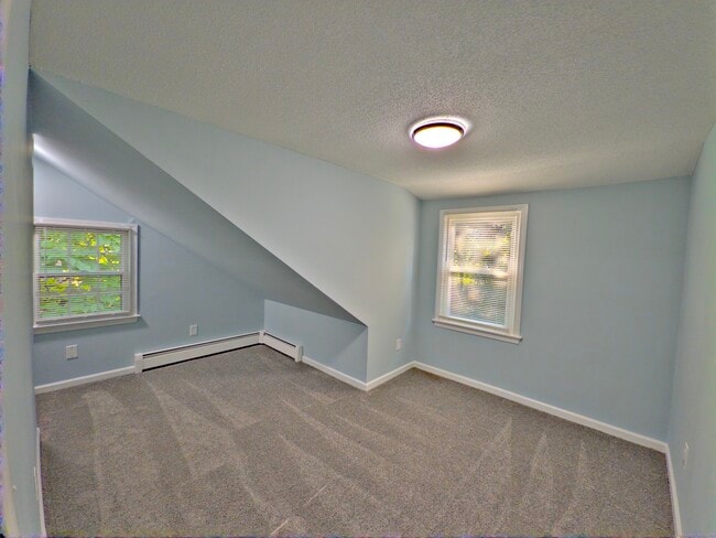 Building Photo - 8 Howard Ct