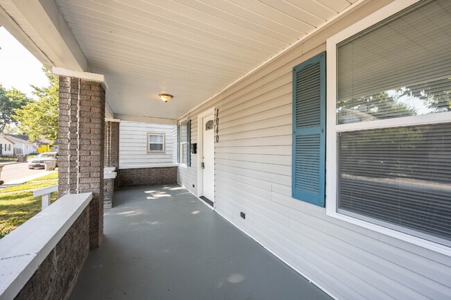 Building Photo - "Spacious 4-Bedroom Gem with 2 Full Baths ...