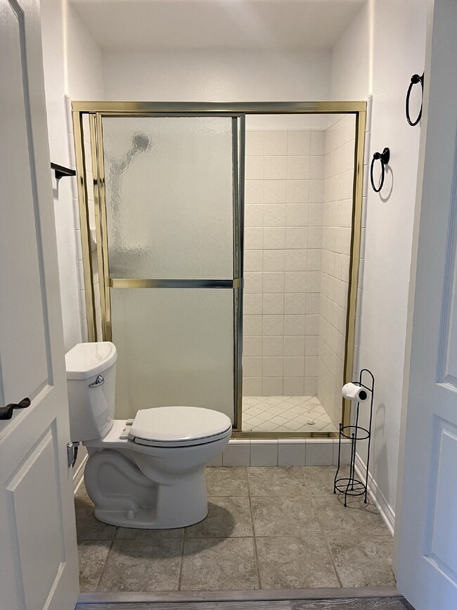 Building Photo - "Charming 3-Bed Oasis with 2 Baths in Moor...