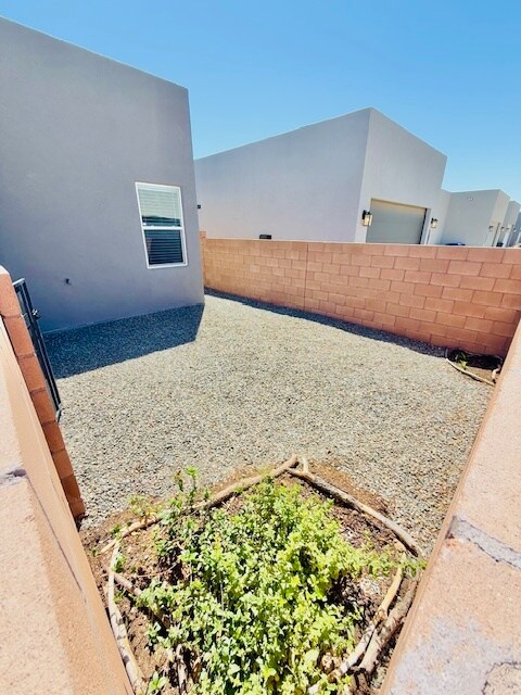 Building Photo - 6113 Strand Loop SE