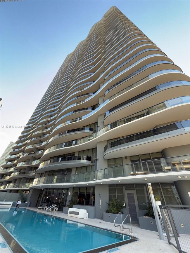 Building Photo - 1000 Brickell Plaza