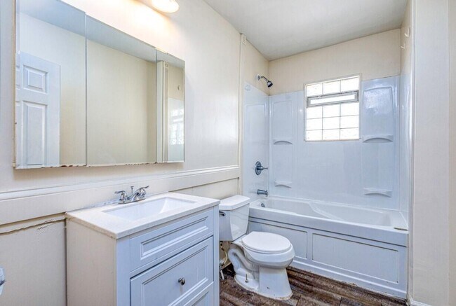 Building Photo - 77 W Bernhard Ave