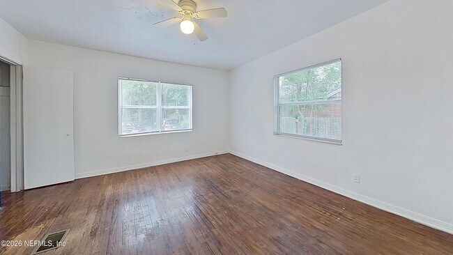 Building Photo - 1464 Holmesdale Rd