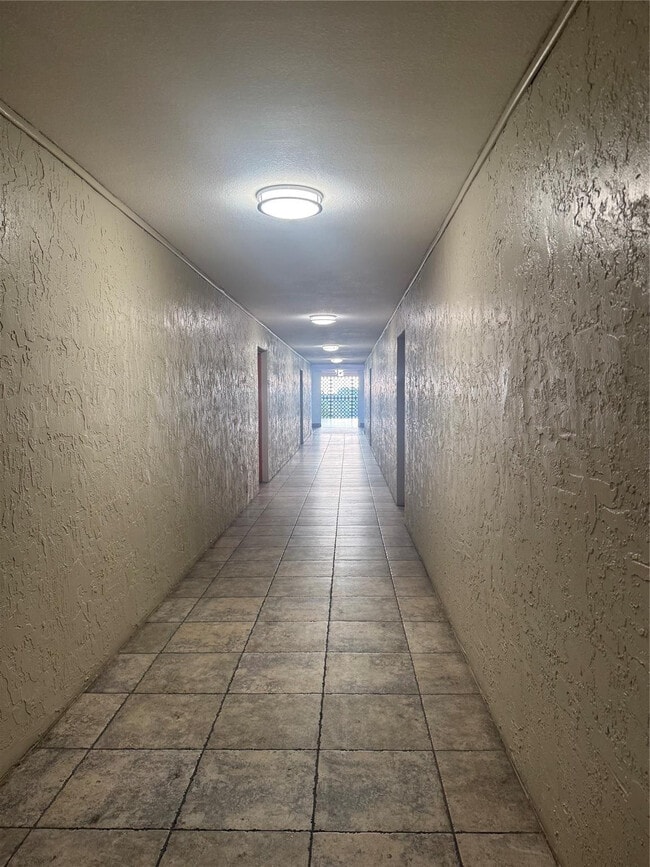 Building Photo - 4222 Inverrary Blvd