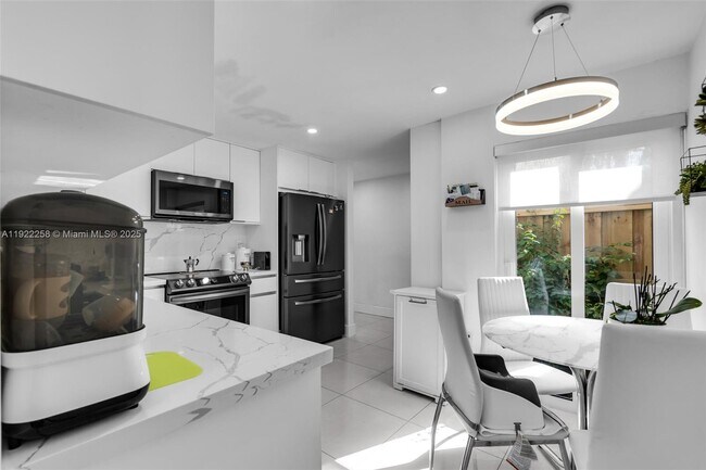 Building Photo - 15452 SW 50th Terrace