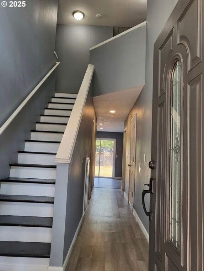 Building Photo - 2114 SE 60th Ave