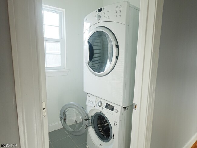 Building Photo - 57 N 15th St