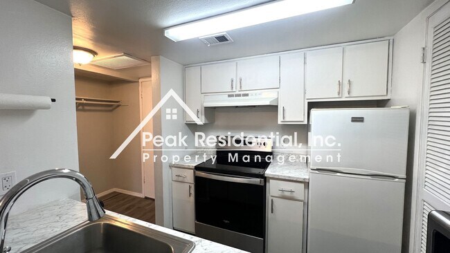 Building Photo - Updated Timberlake 1bd/1ba Condo - Near Sa...