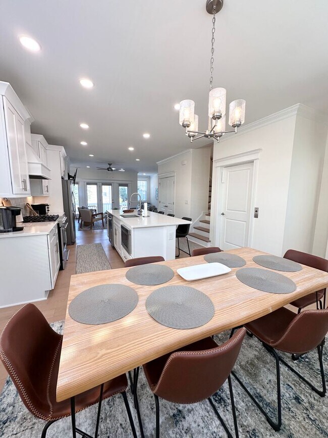 Building Photo - 2024 Built | Fully Furnished Modern Oceanf...