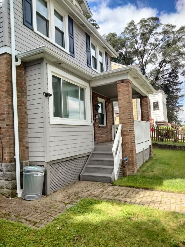Building Photo - Beautiful 2-Bedroom Brookline Home for Rent