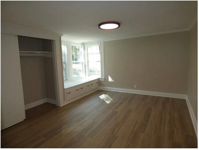 Building Photo - 811 Howe St