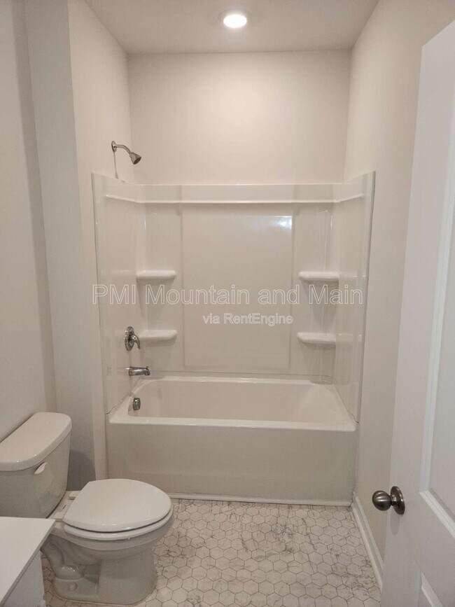 Building Photo - 299 Ridgeview Ln