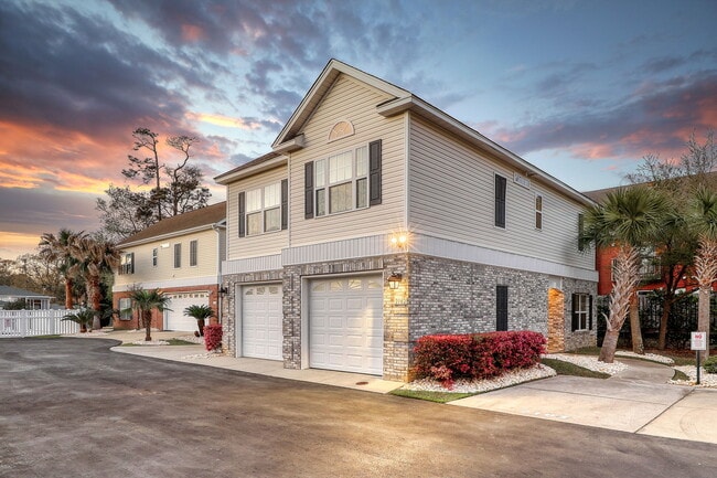 Building Photo - 2162 Sanibel Ct