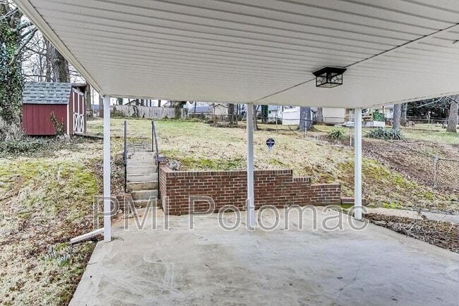 Building Photo - 7422 Parkwood St