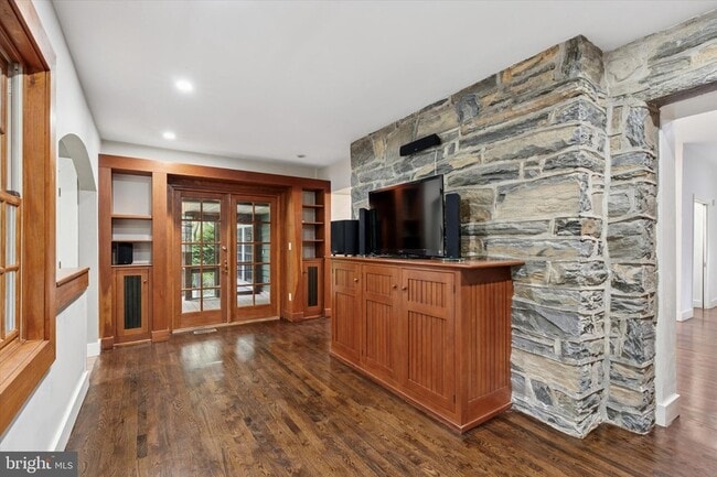 Building Photo - 217 Glenn Rd