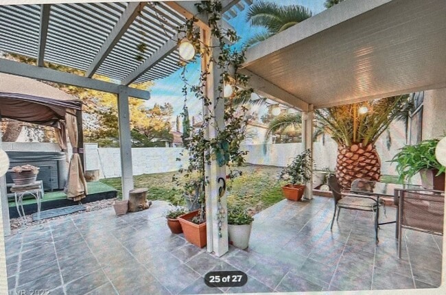 Building Photo - Desirable Lakes Home