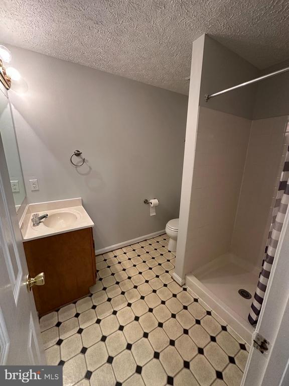 Building Photo - 104 Peridot Pl