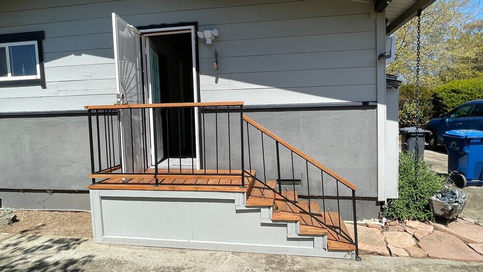 Building Photo - 14105 Sycamore Ave