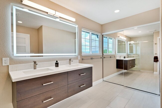 Building Photo - Remodeled 5 Bedroom Home with Heated Pool, Hillside Views, Solar, and Sunrise and Sunset Views in...