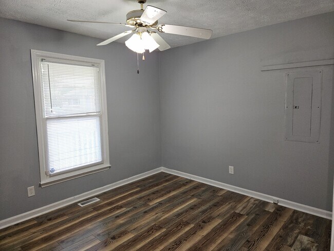 Building Photo - 1591 Hazelcrest Dr