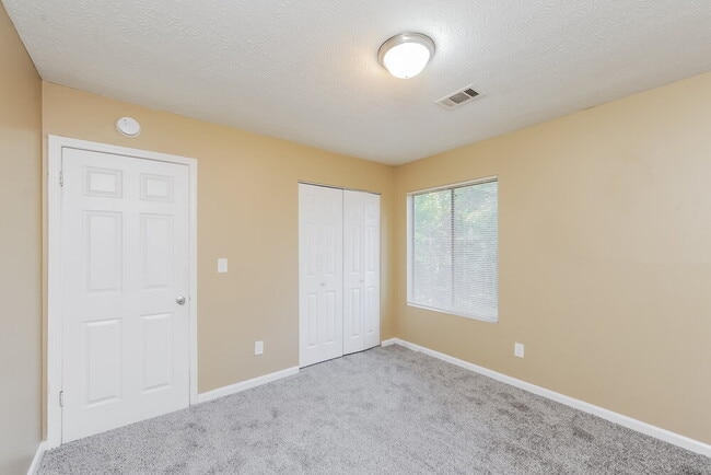 Building Photo - 3835 Scarsborough Dr SW