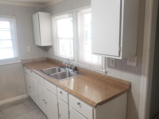 Building Photo - 2125 Burroughs Ave SE