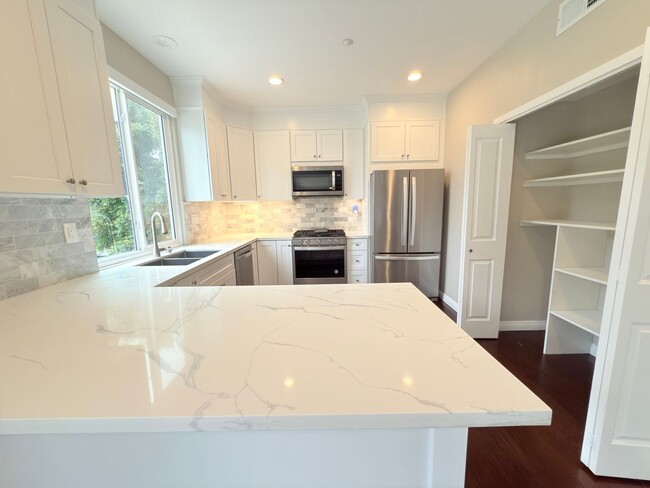 Building Photo - Spacious 4-Bedroom Home in Private Sylmar ...