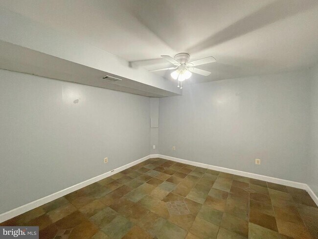 Building Photo - 20871 Freedom Run Dr