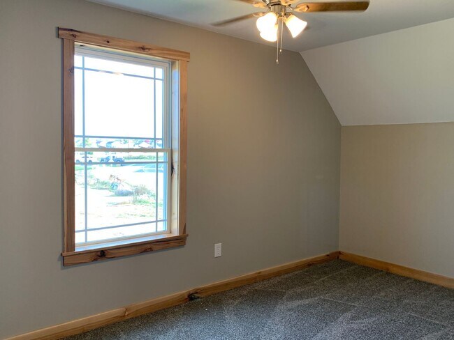 Building Photo - Gorgeous 3 bed, 2.5 bath single family hom...