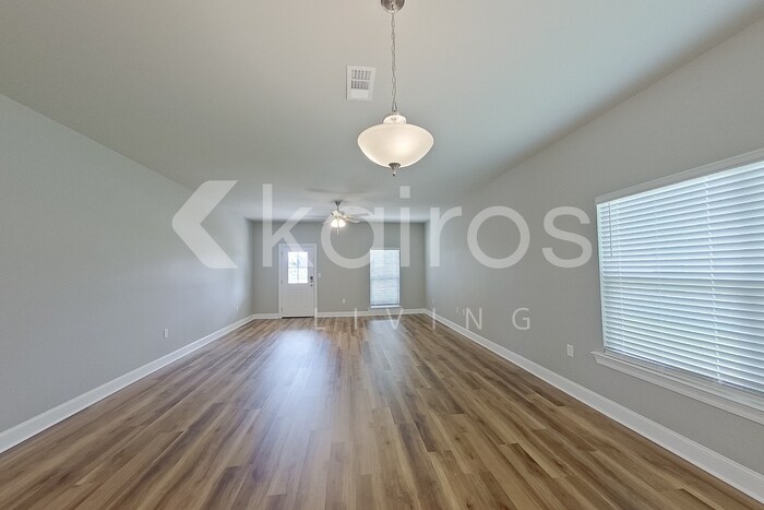 Building Photo - 22871 Balsam Dr