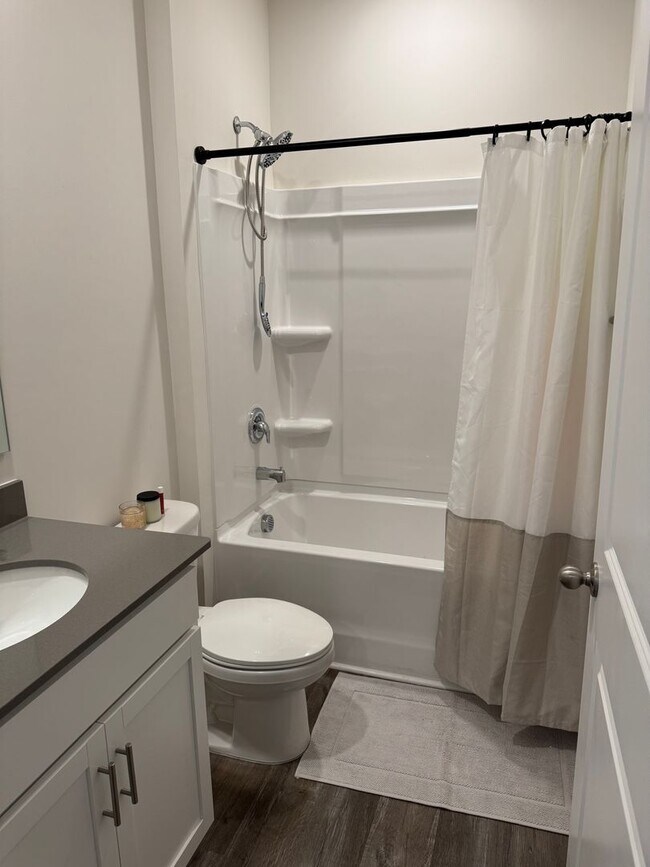 Building Photo - New Construction 3 bed 2 Bath Home in the Hamptons at Hickory! Prime Location!