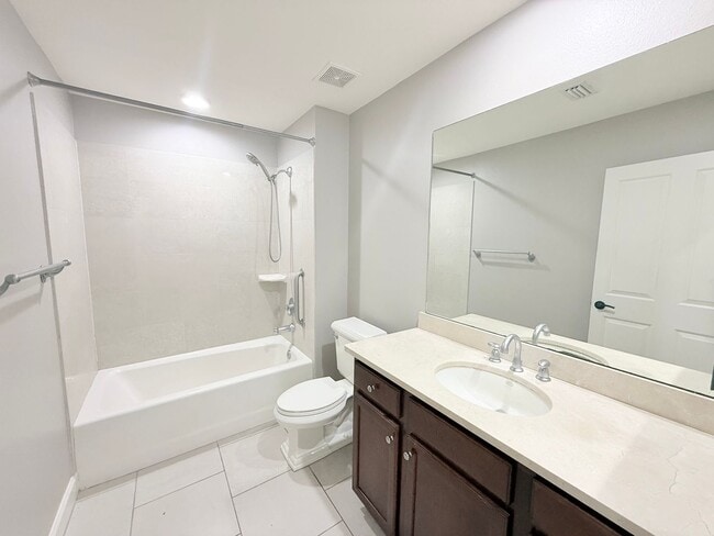 Building Photo - Downtown Pensacola Condo