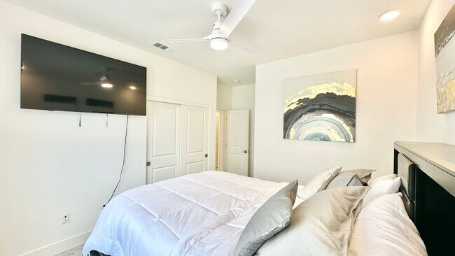 Building Photo - Beautifully Designed, and Upgraded, Newer ...