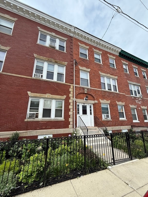 Building Photo - 70 Bragdon St