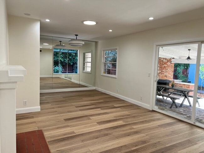 Building Photo - 1120 Rose Ave