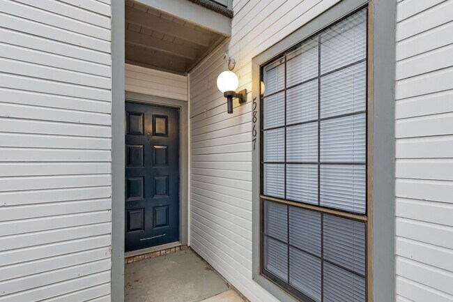 Building Photo - Discover Your Lakeside Oasis: 2 Bedroom Condo at Harris Lake