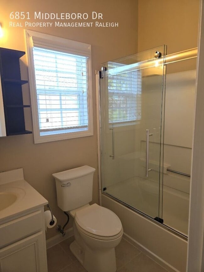 Building Photo - 6851 Middleboro Dr