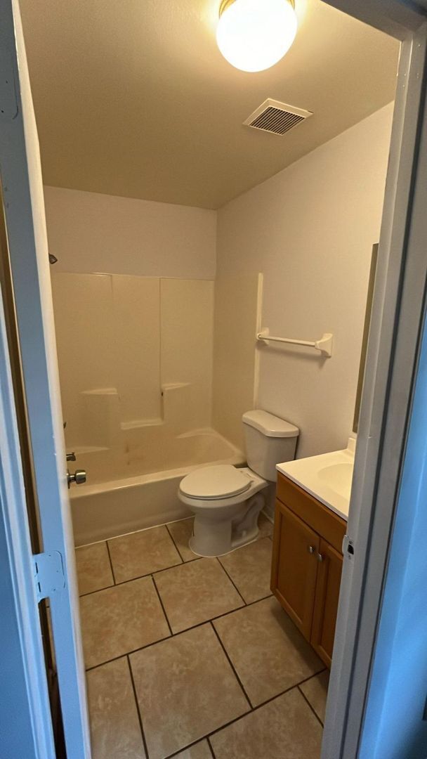 Building Photo - 3229-3231 Julia Ct