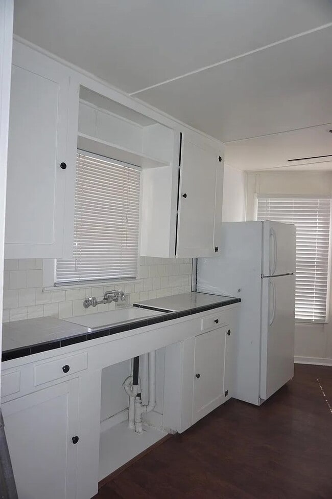 Building Photo - Pre- Leasing !