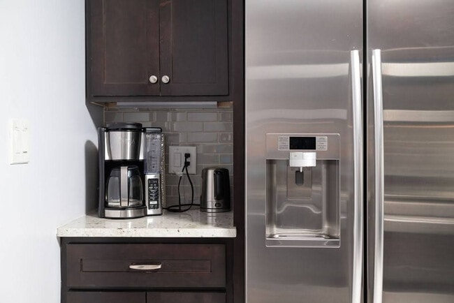 Building Photo - 7 Summit Ave