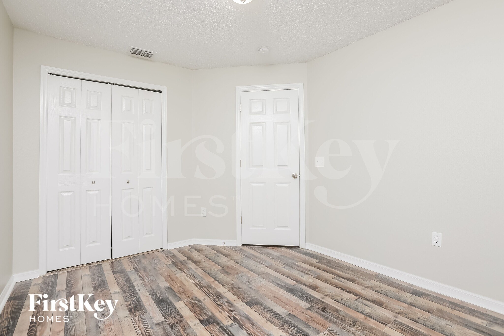 Building Photo - 662 Armadillo Dr